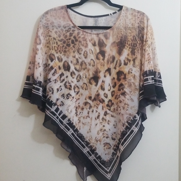 Unk Tops - Leopard chiffon poncho 🐆
